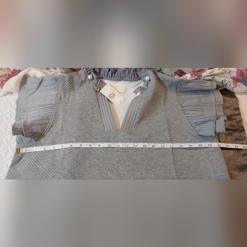 Elegant Textured Gray Shift Dress with Pleated Sleeve Detail - Picture 12 of 12